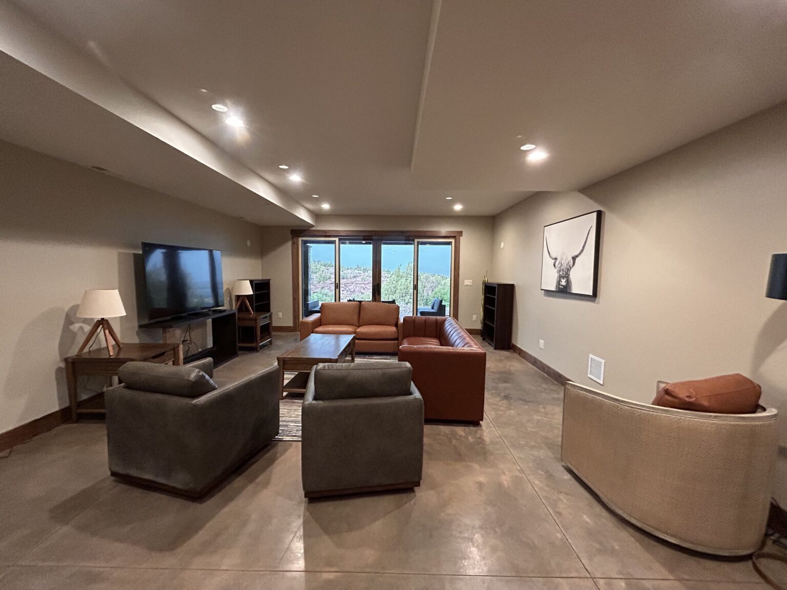 Cliff Lake Lodge: Downstairs