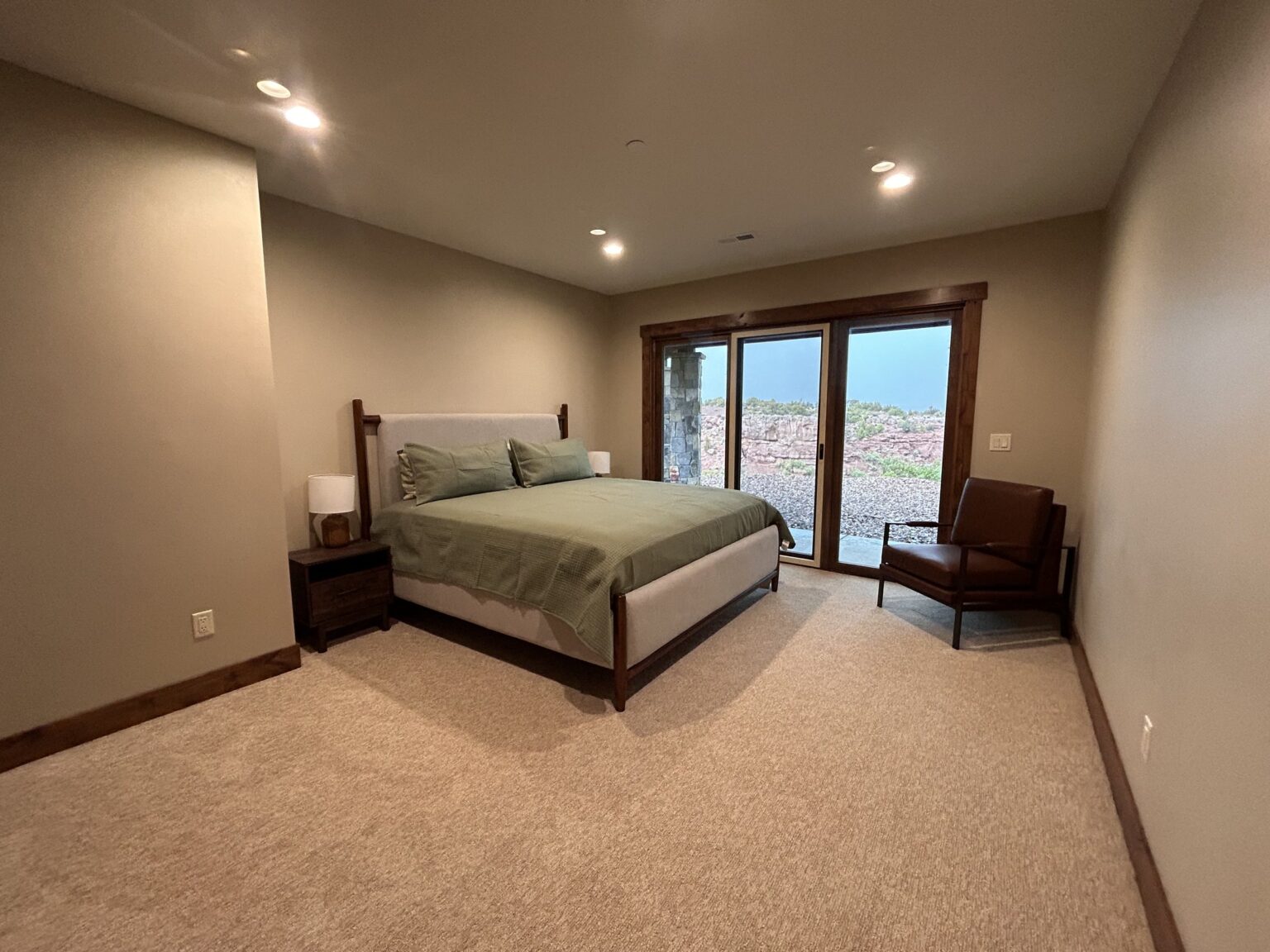 Cliff Lake Lodge: Downstairs