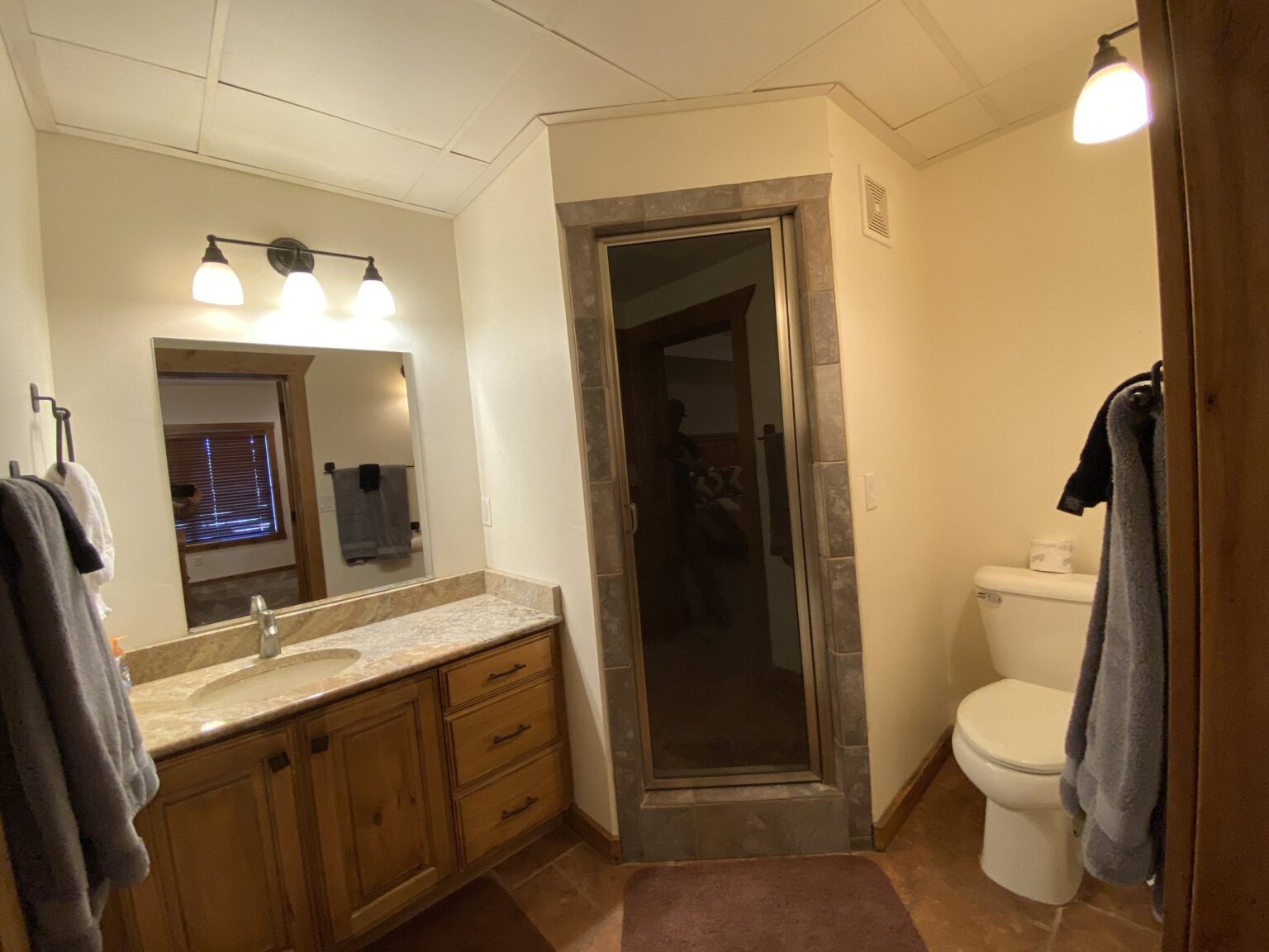 Loon Lodge: Bedroom 3 – Upstairs Bedroom 2