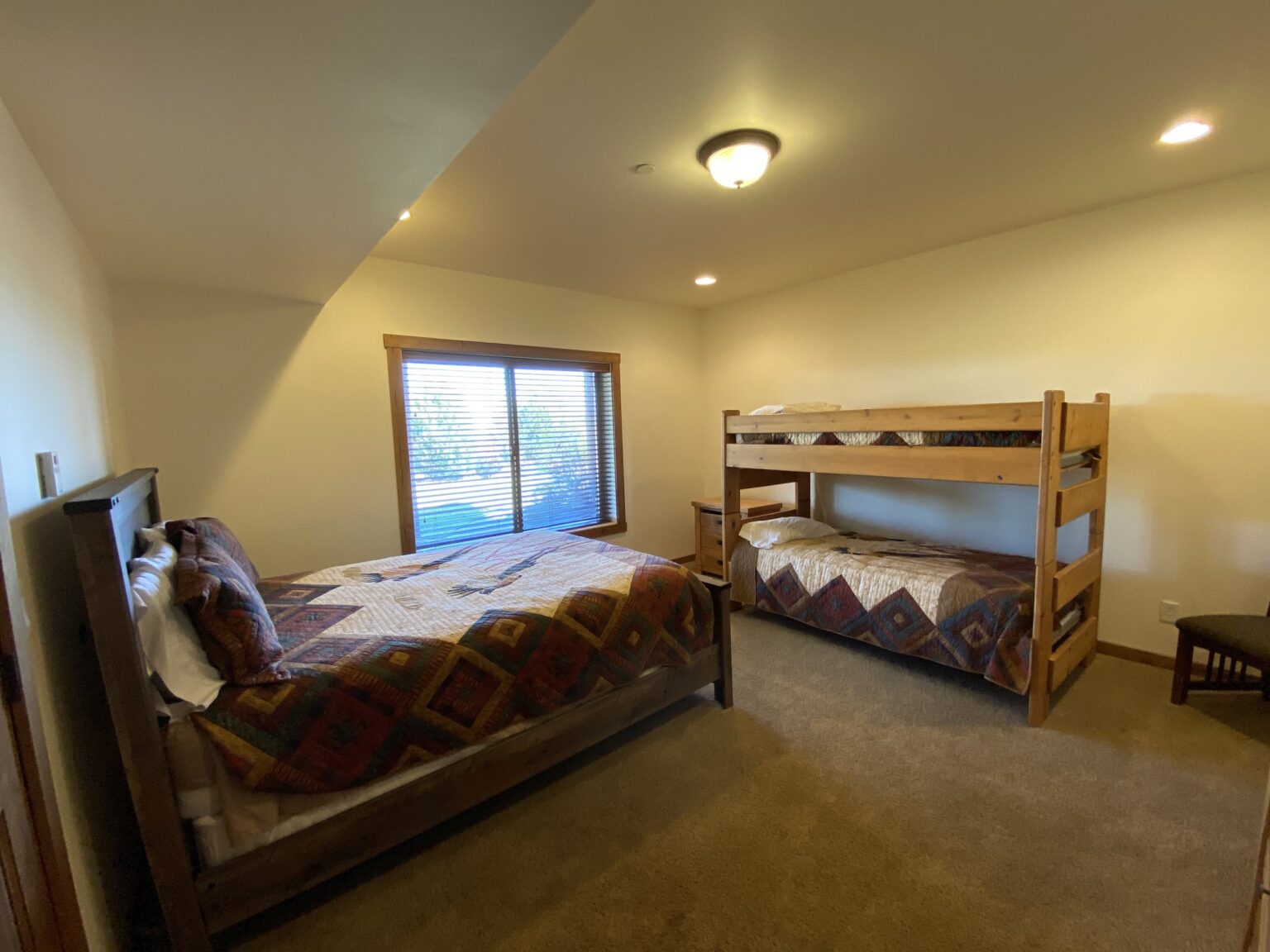 Loon Lodge: Bedroom 4 – Downstairs Bedroom 1