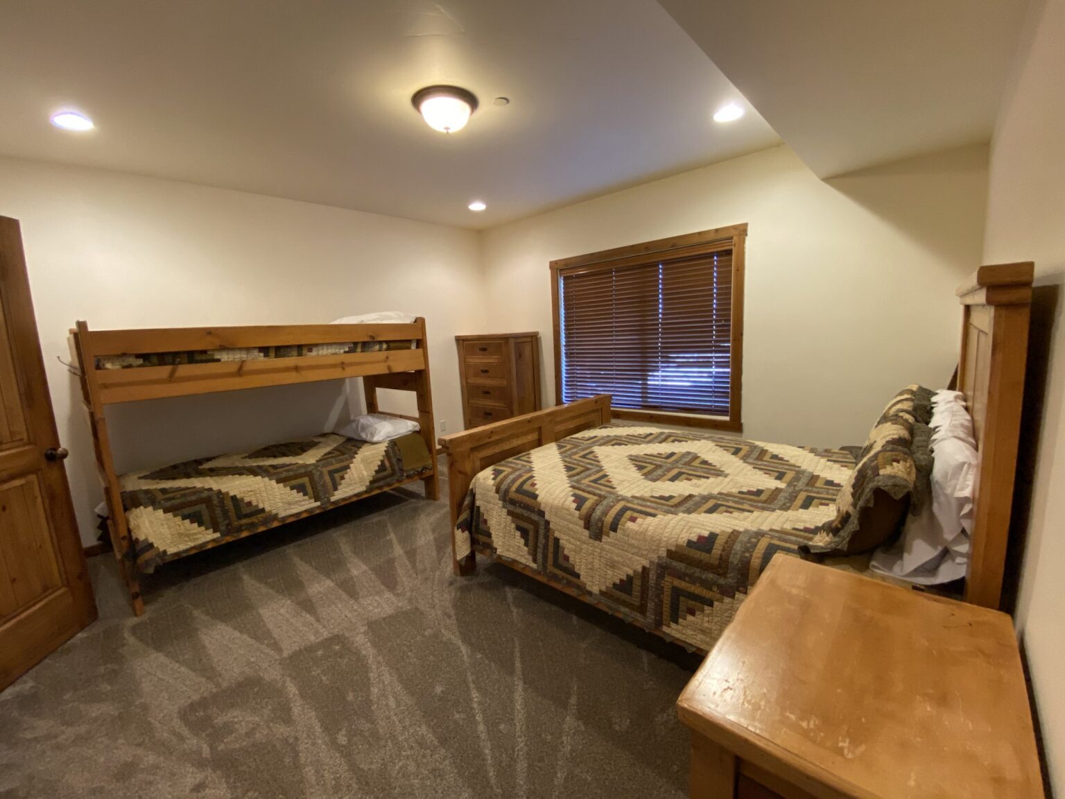 Loon Lodge: Bedroom 5 – Downstairs Bedroom 2