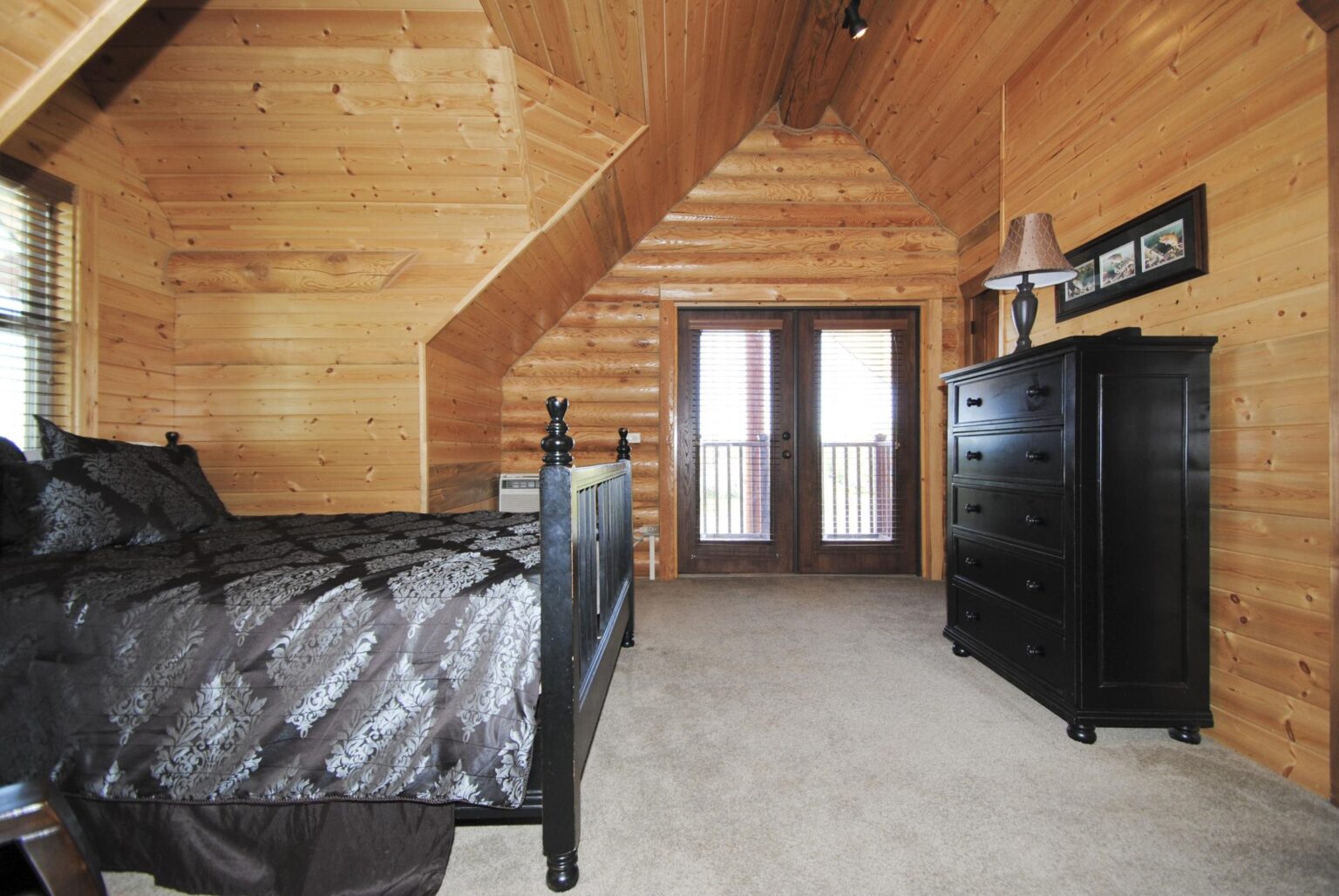 Loon Lodge: Upstairs bedroom 2