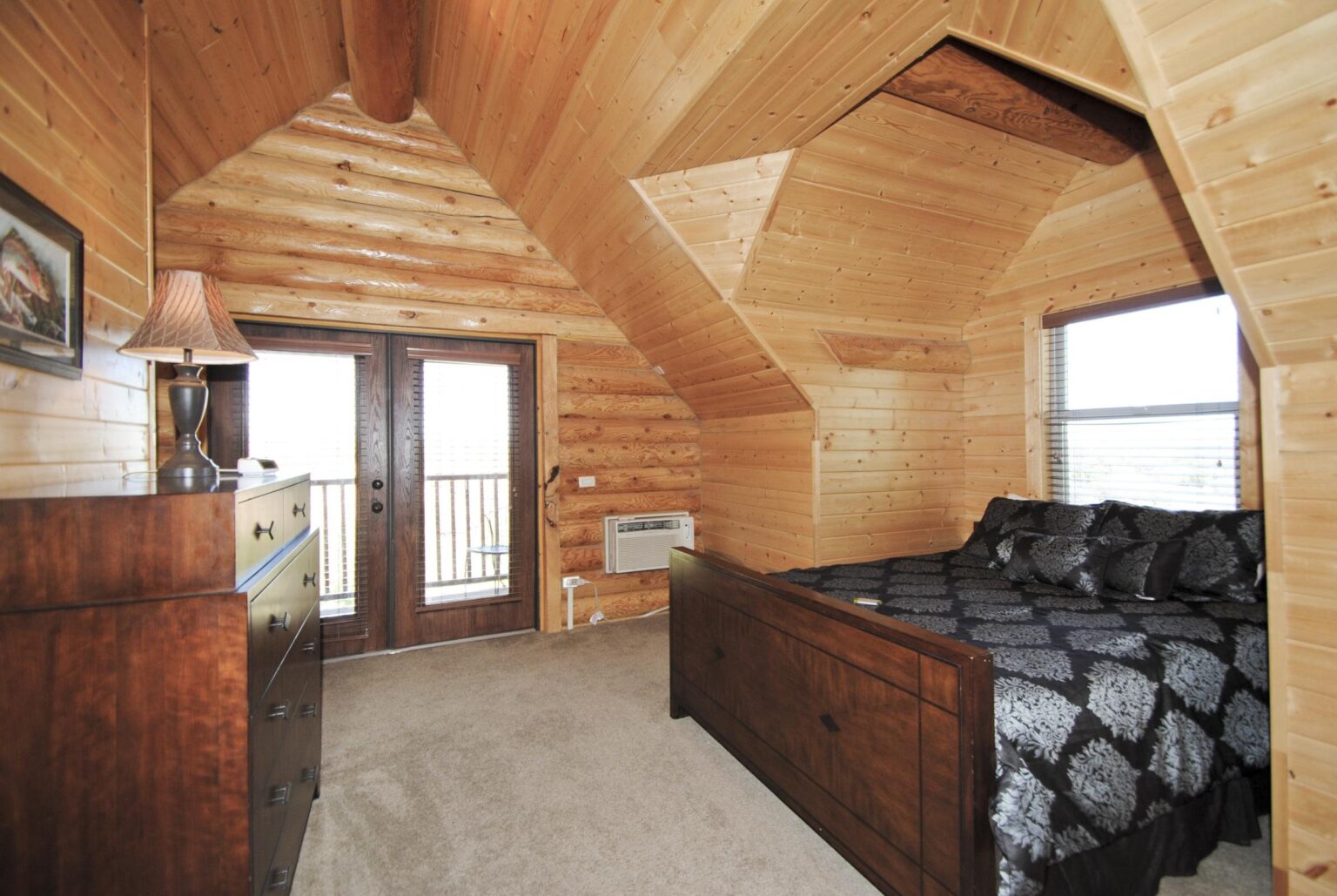 Loon Lodge: Upstairs bedroom 1