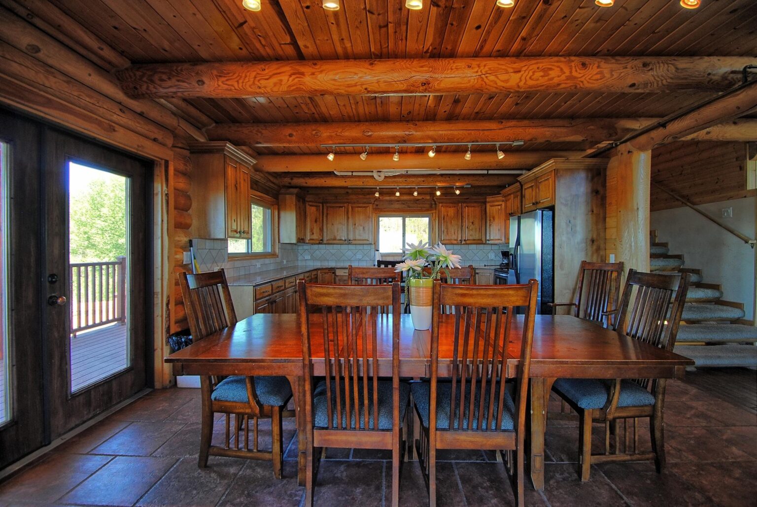 Loon Lodge: Kitchen & dining