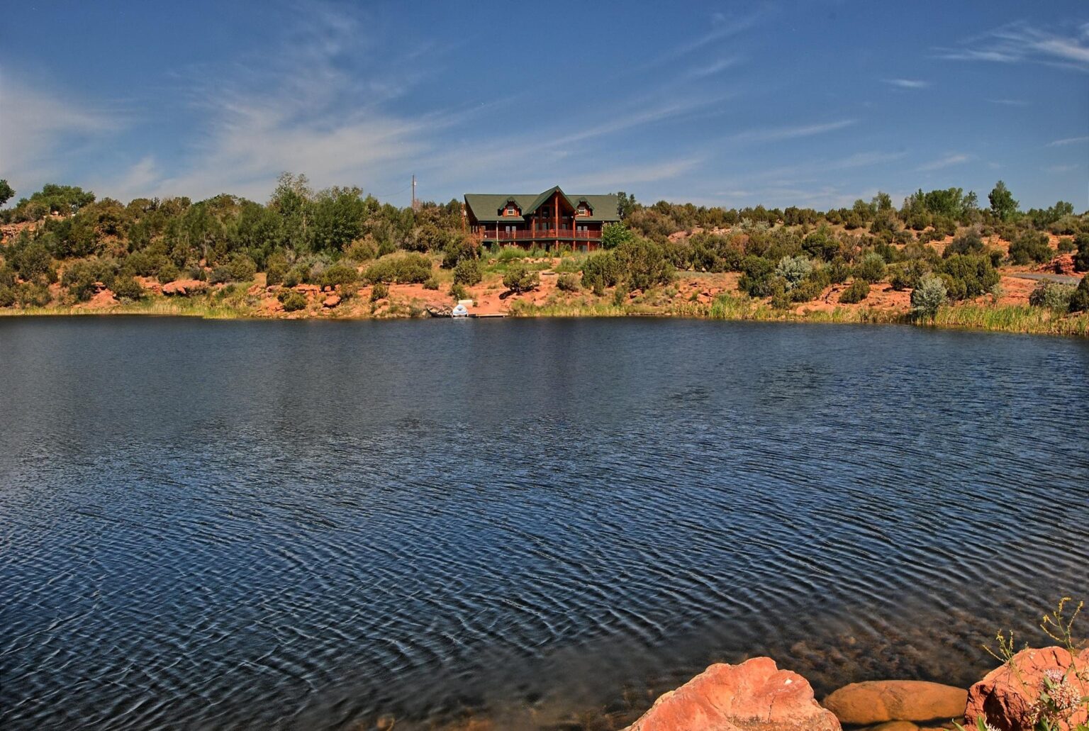 Loon Lodge: Loon Lake & the dock