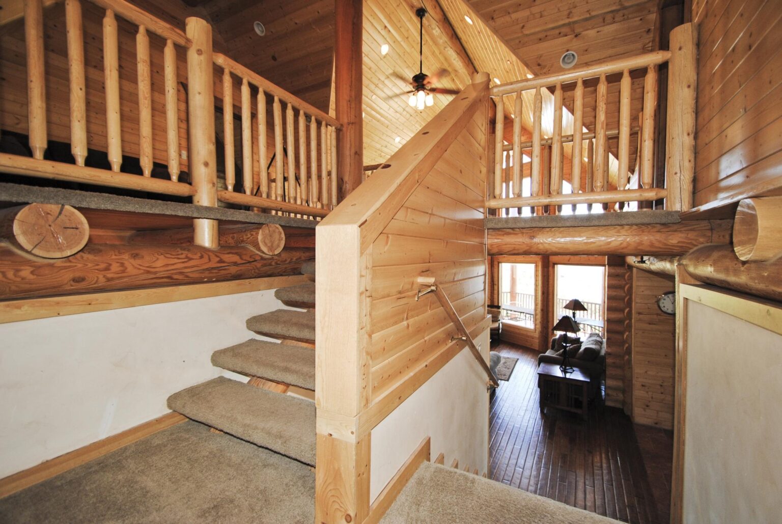 Loon Lodge: Upstairs sitting area