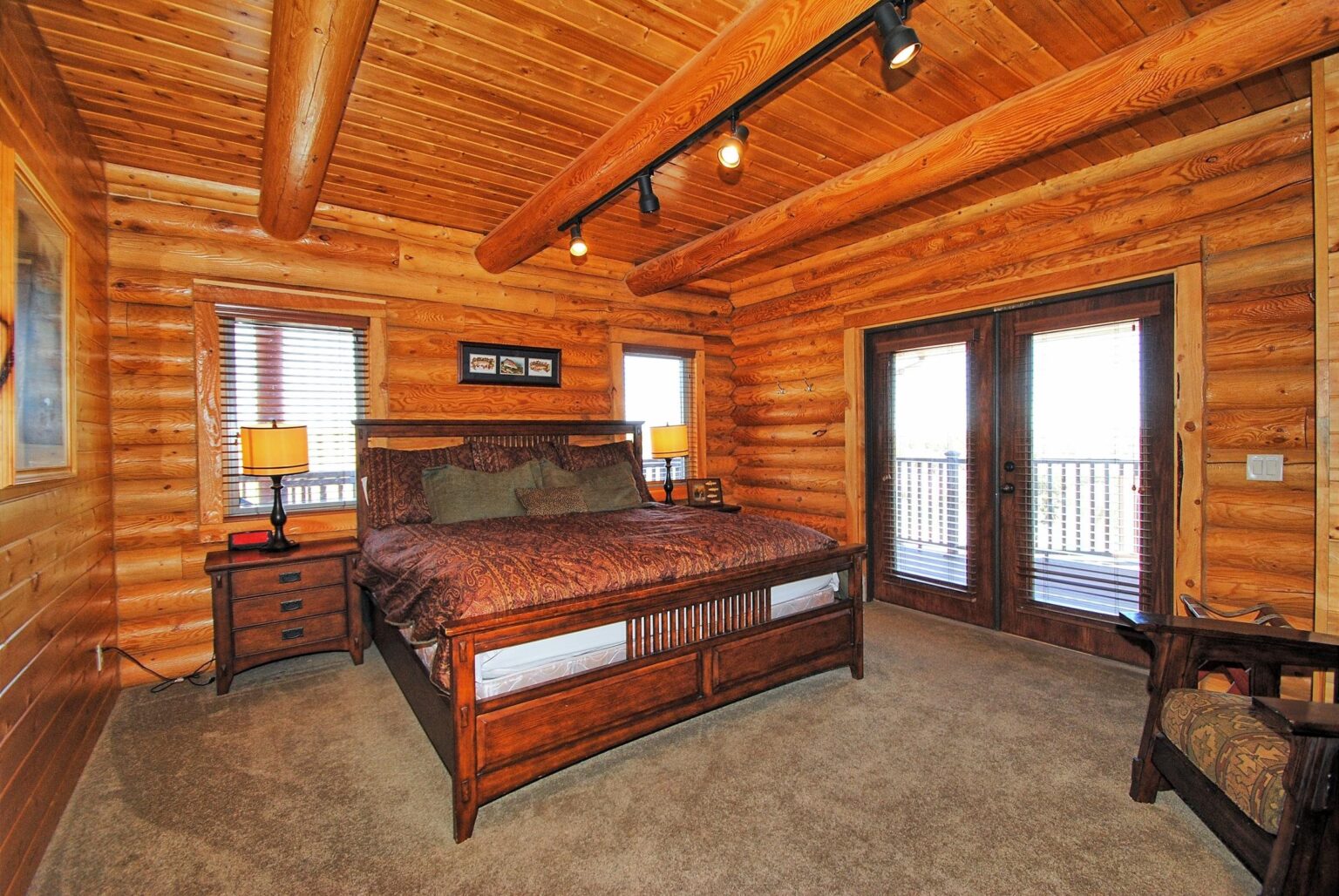 Loon Lodge: Master bedroom